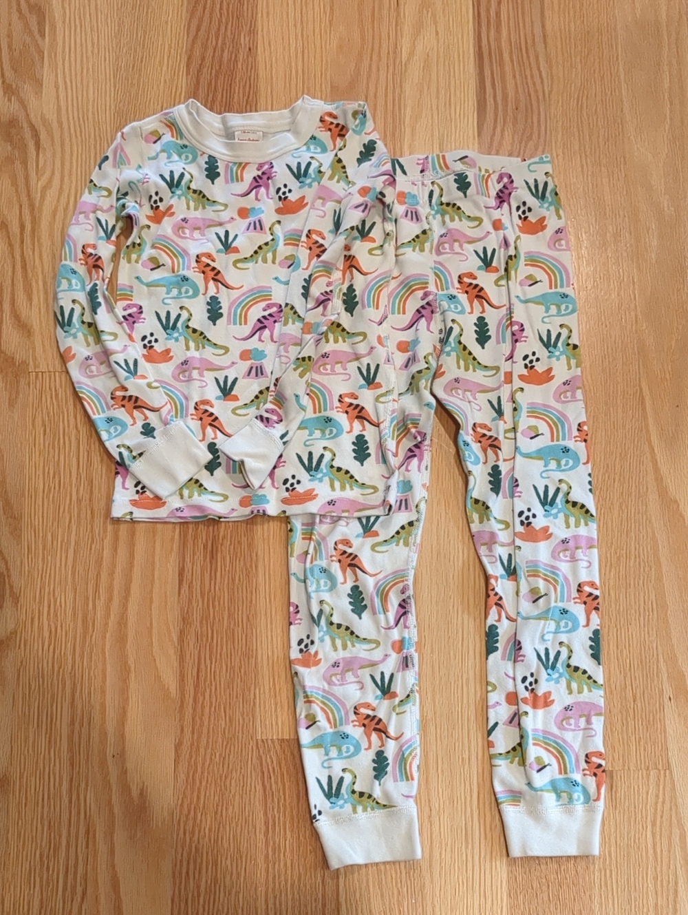 Hanna Andersson White Kids Pajama Set with Multicolor Dino & Rainbow Print